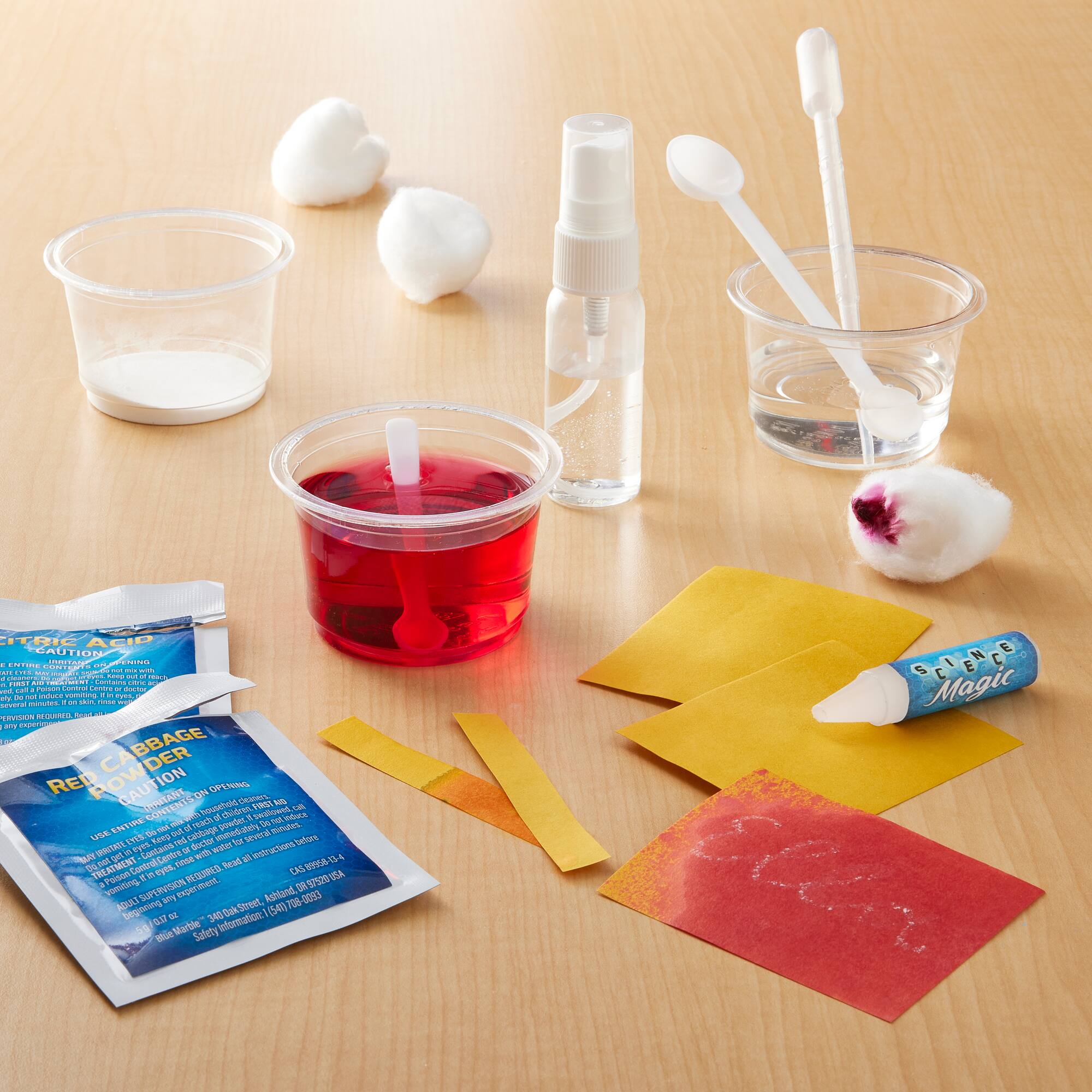 National Geographic™ Cool Reactions Chemistry Kit
